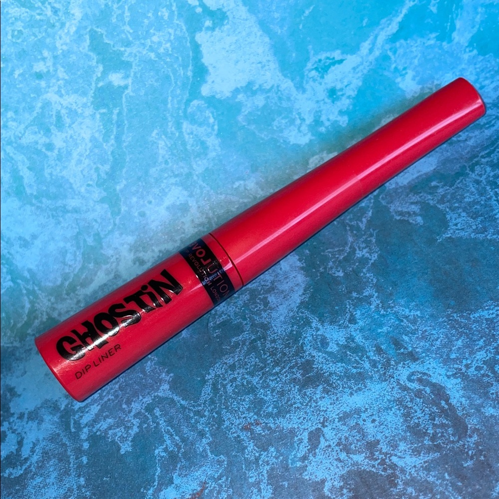 Makeup Revolution New Ghostin Red Dip Liner